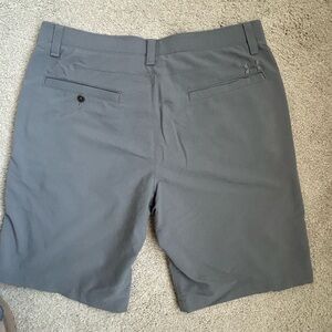 Under Armour Men's Gray Shorts Size 36